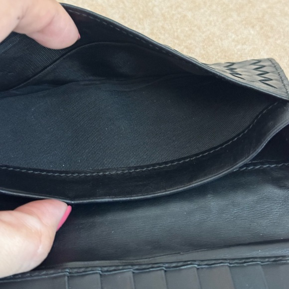 Bottega Veneta Intrecciato Leather Long Black Bifold Wallet - Unisex - Picture 9 of 13